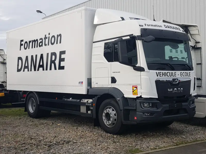 Porteur MAN utilisé pour la formation au permis C